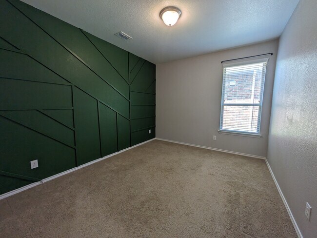 Building Photo - 1108 Bowlus Dr