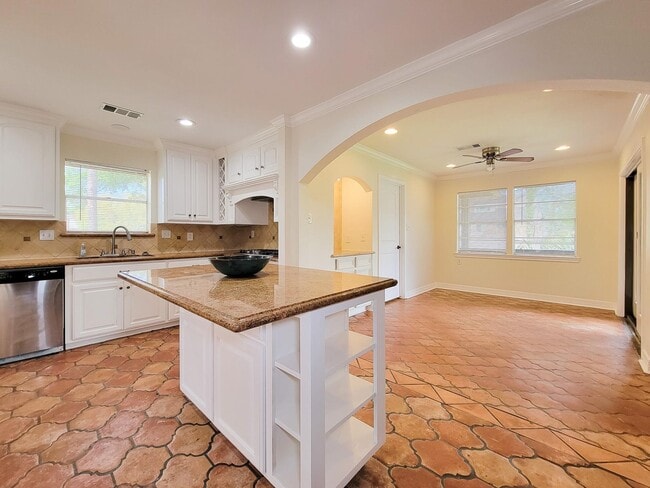 Building Photo - 18603 Point Lookout Dr