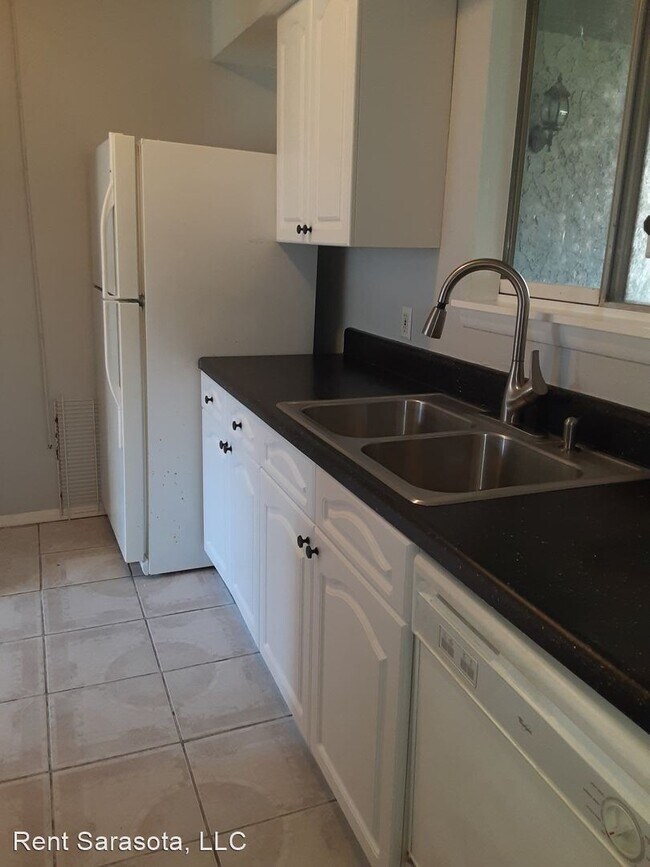 Building Photo - 3 br, 2.5 bath House - 4477 Sandner Dr.