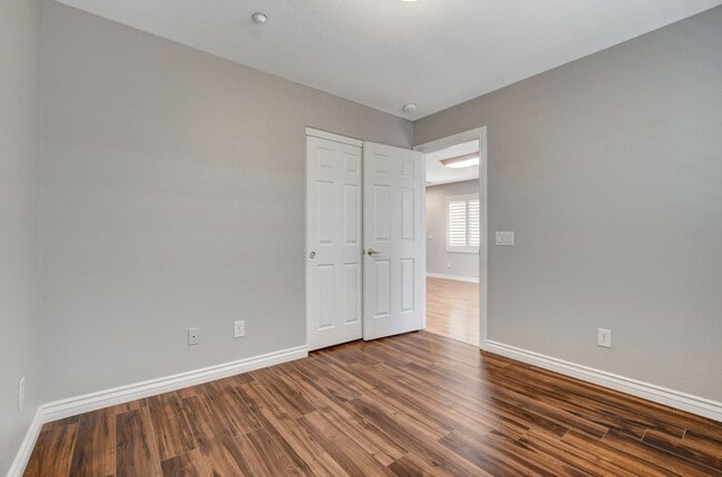 Building Photo - Gorgeous Three Bedroom in the Northwest!