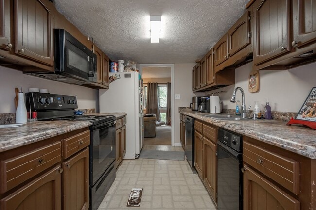 Building Photo - 187 Woodstone Dr