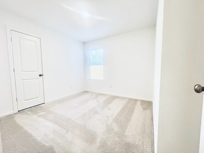 Building Photo - 3090 Mallorca Dr