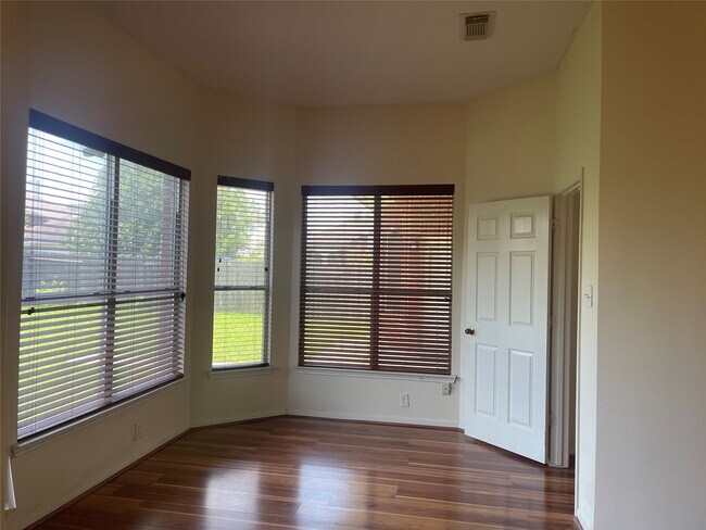 Building Photo - 13113 Sunset Cliff Ct