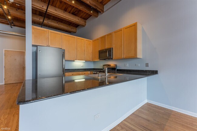 Building Photo - 2 br, 2 bath Condo - 521 W Superior St Uni...