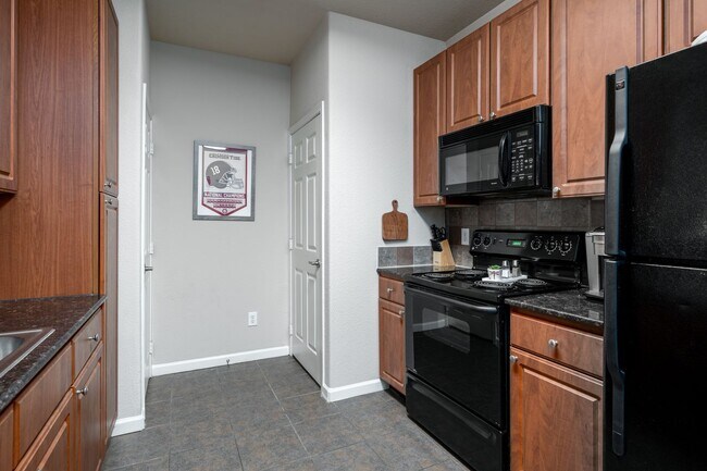 Building Photo - 600 13th St E