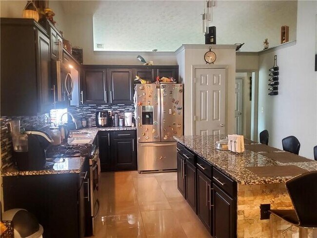 Building Photo - House - 4.5 beds 2 baths.