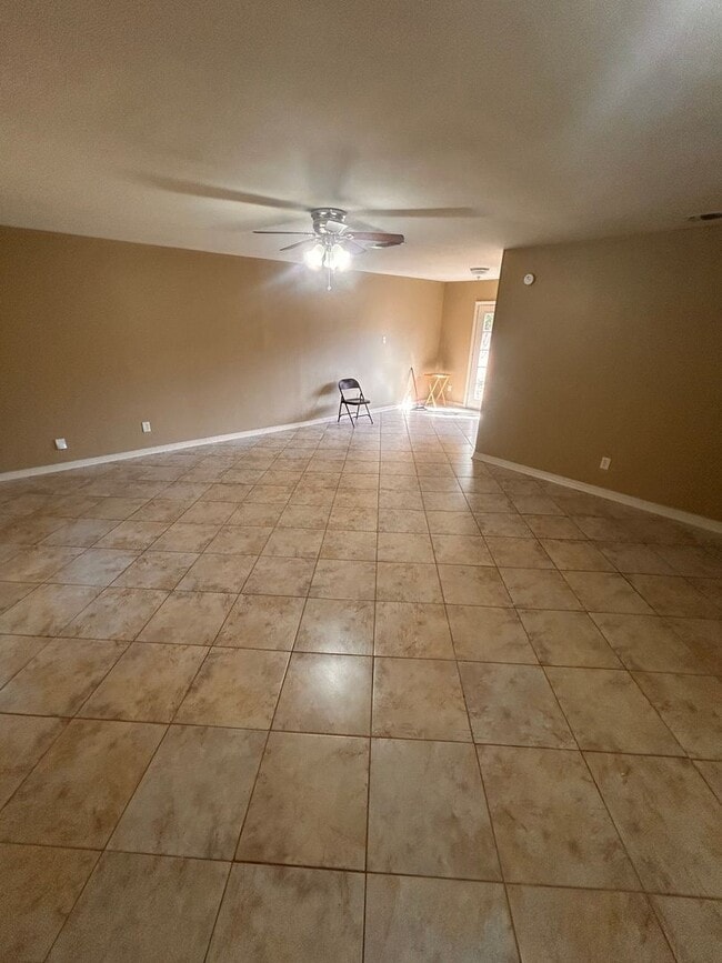 Building Photo - 6451 Frondosa Dr