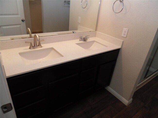 Building Photo - 604 Independence Ave