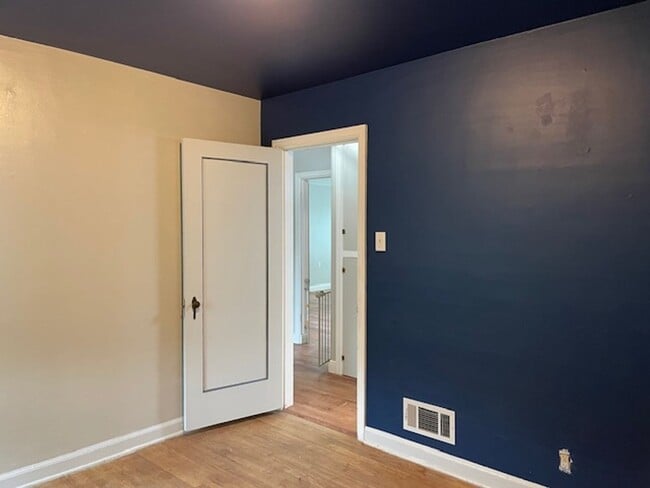 Building Photo - House For Lease