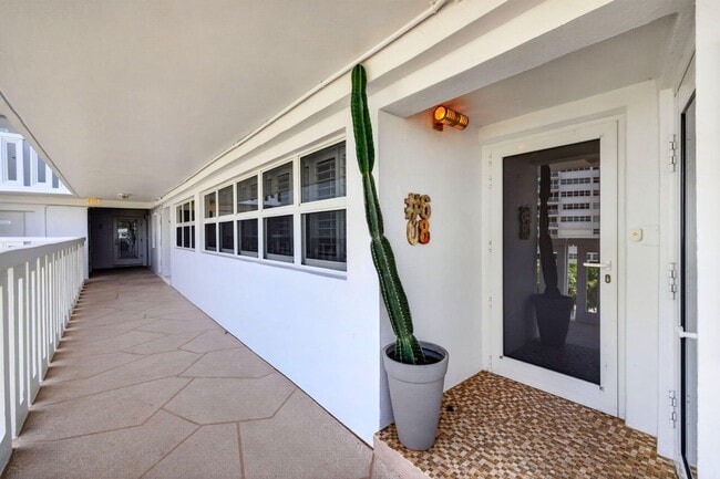 Building Photo - 2000 S Ocean Dr