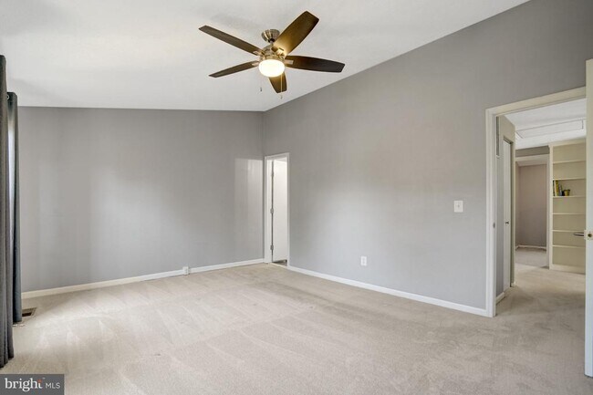 Building Photo - 6063 Hydrangea Dr