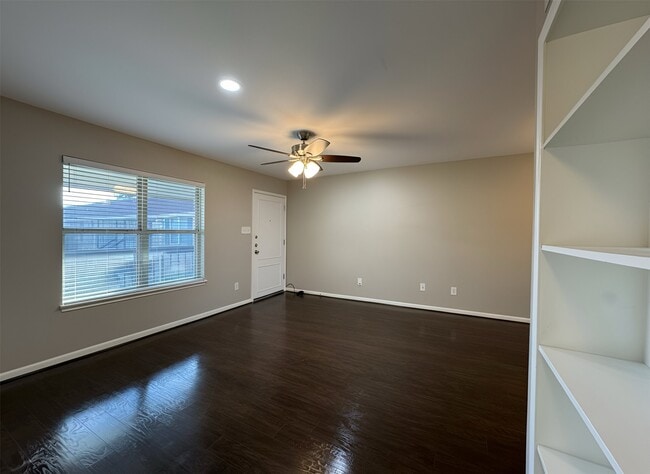 Building Photo - 845 Augusta Dr