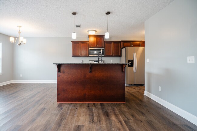 Building Photo - 717 Highgrove Ct