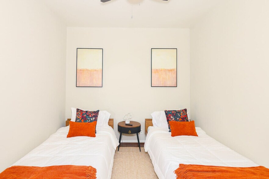 Building Photo - 2418 Allred Dr