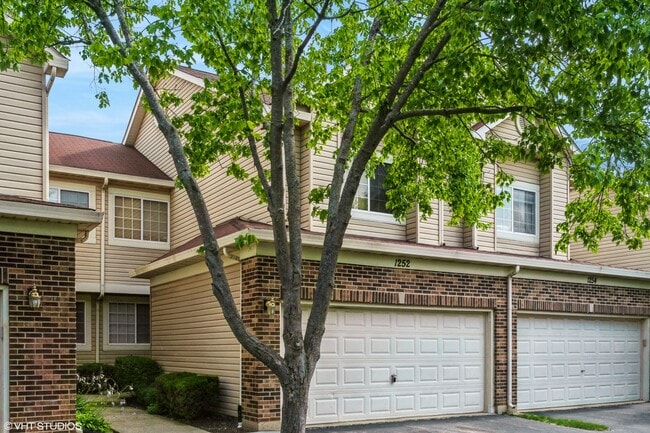 Building Photo - 1252 S Parkside Dr