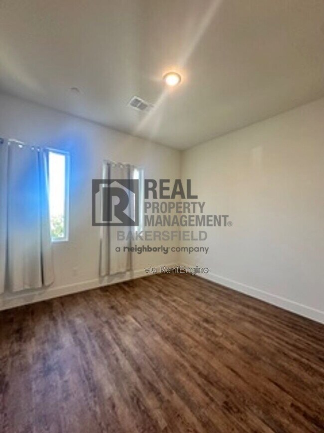 Building Photo - 823 Brookline Ln