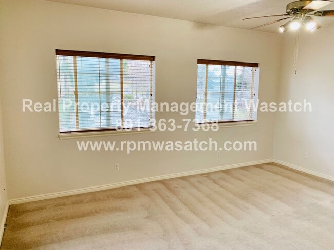 Building Photo - Cute 3 Bedroom 2 Bath Condo with a View!