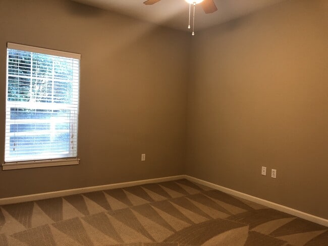 Building Photo - Cute 1BD Single Level Condo in Sherwood!  ...