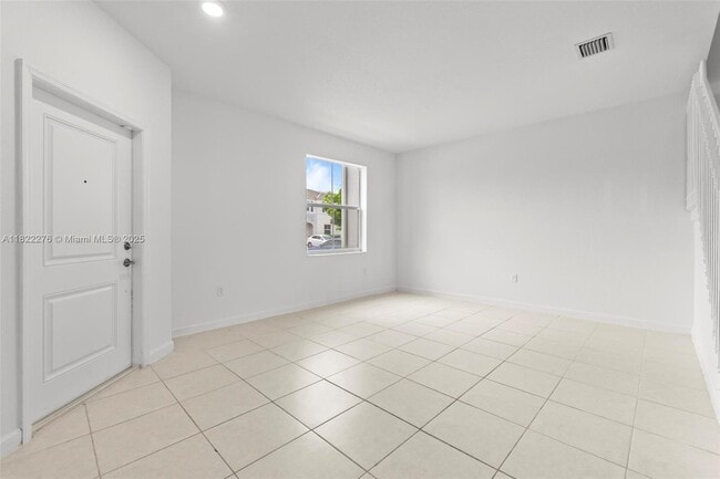 Building Photo - 2668 SE 19 Terr