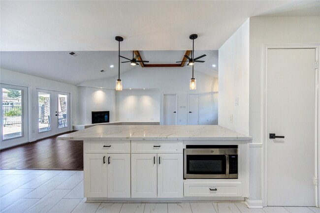 Building Photo - 5930 Miller Valley Dr