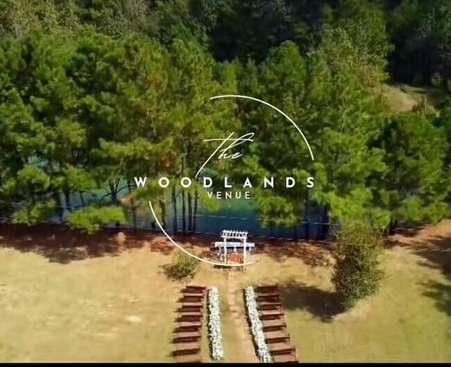 Building Photo - 8402 Matthews Ln