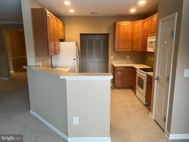 Building Photo - 812 Long Dr