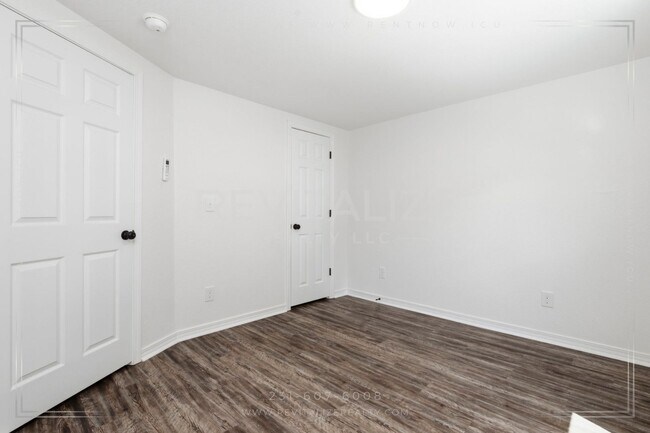 Building Photo - 377 Tuttle Ave