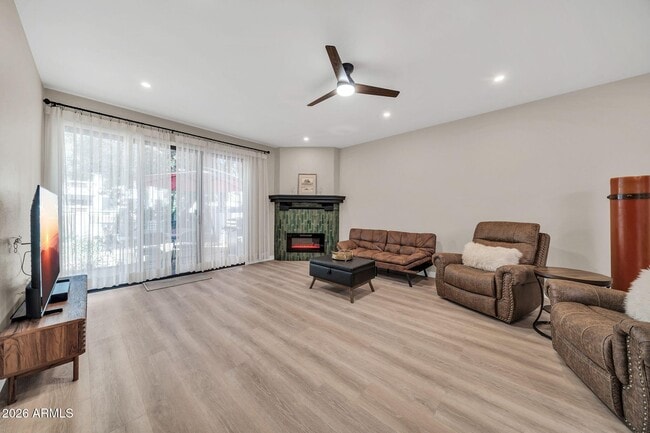 Building Photo - 7368 E Pleasant Run