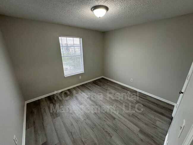 Building Photo - 812 Saddlewood St