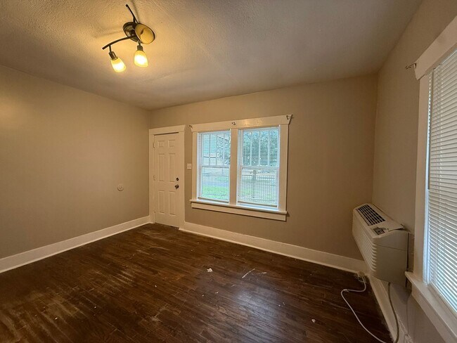 Building Photo - Downtown Wichita 1 Bedroom