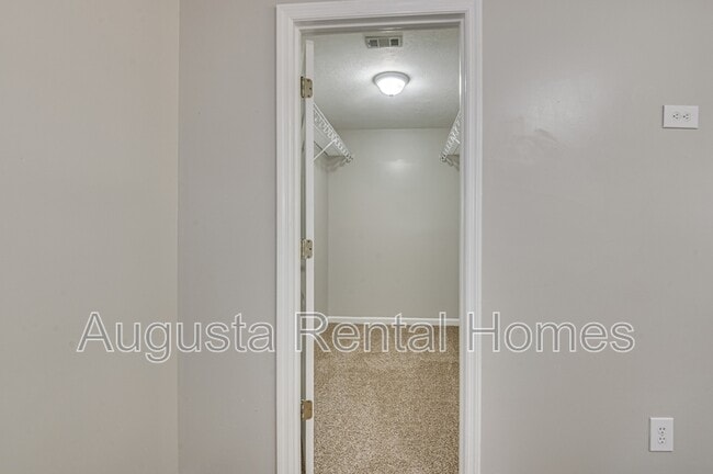 Building Photo - 2051 Sylvan Lake Dr