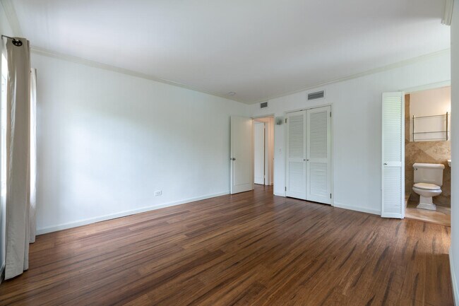 Building Photo - 336 Marlborough Pl
