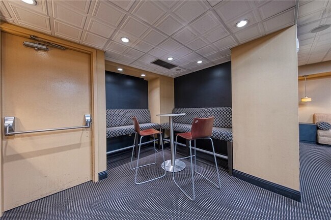 Building Photo - 320 Fort Duquesne Blvd