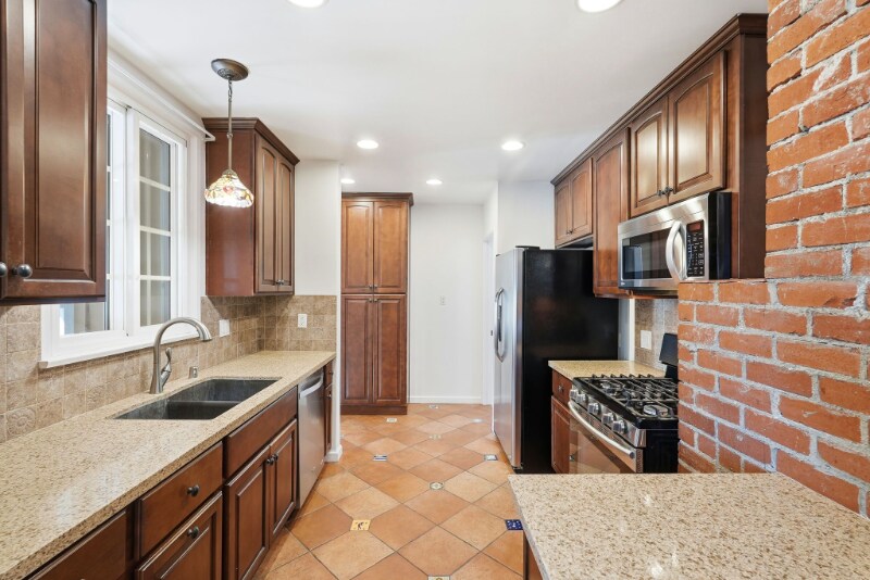 Building Photo - 1808 N Edison Blvd