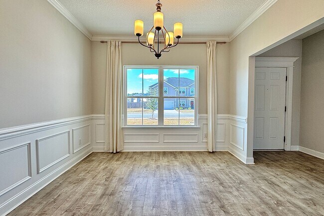 Building Photo - AVAILABLE NOW! (Small Pets Only)