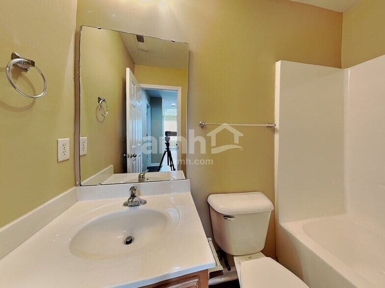 Building Photo - 3827 Chehaw Dr