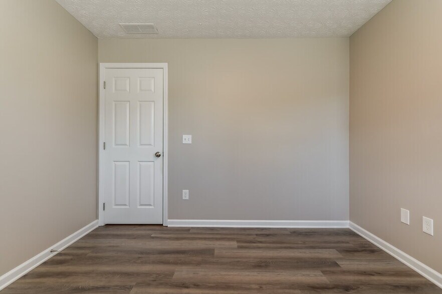 Building Photo - 10 Dearing Cove