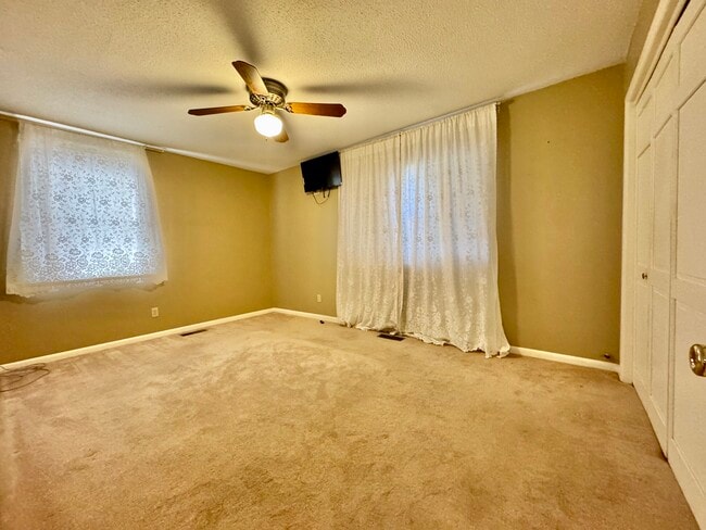 Building Photo - 307 N Union Ave