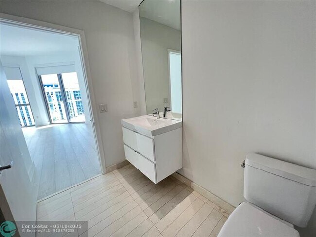 Building Photo - 17301 Biscayne Blvd
