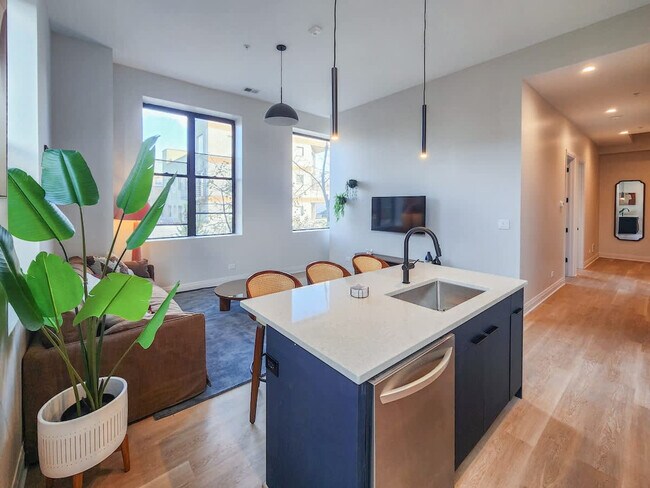 Building Photo - 1934 W North Ave