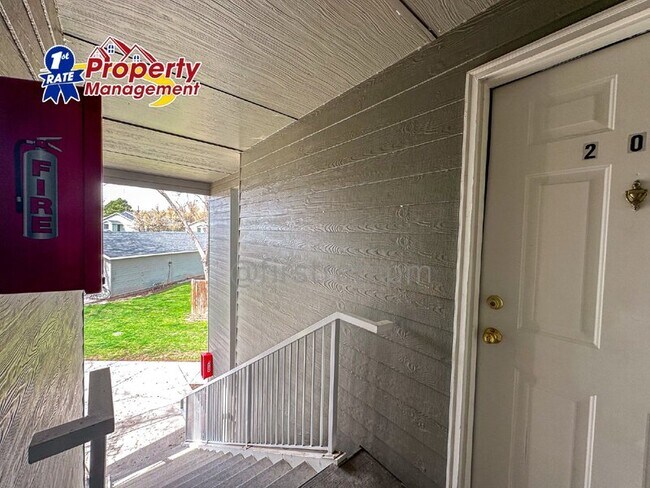 Building Photo - 3148 N Esquire Dr