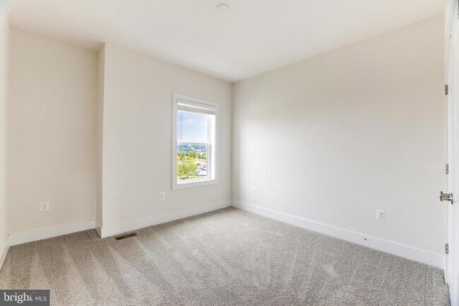 Building Photo - 44750 Tiverton Sq