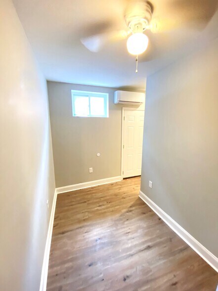 Building Photo - 1229 W Porter St