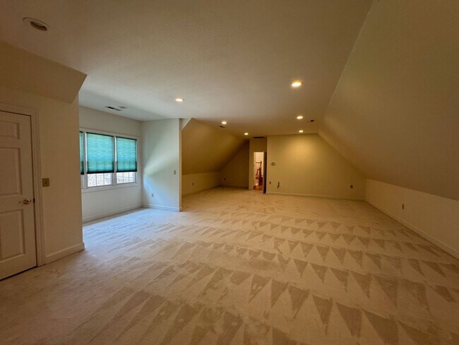 Building Photo - South AVL - Grand Residence in The Cotswol...