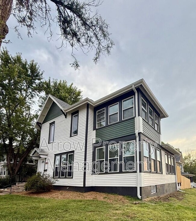 Building Photo - 2046 S 26th St
