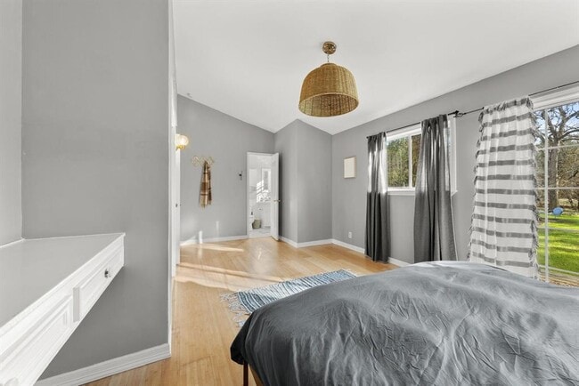 Building Photo - 28 W Inwood Forest Dr