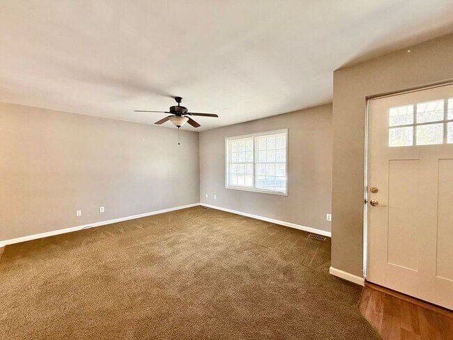 Building Photo - 542 Loop Rd