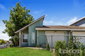 Building Photo - 6644 Hometown Way