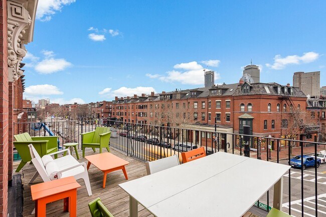 Building Photo - 608 Tremont St