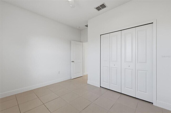 Building Photo - 304 Begonia Ct